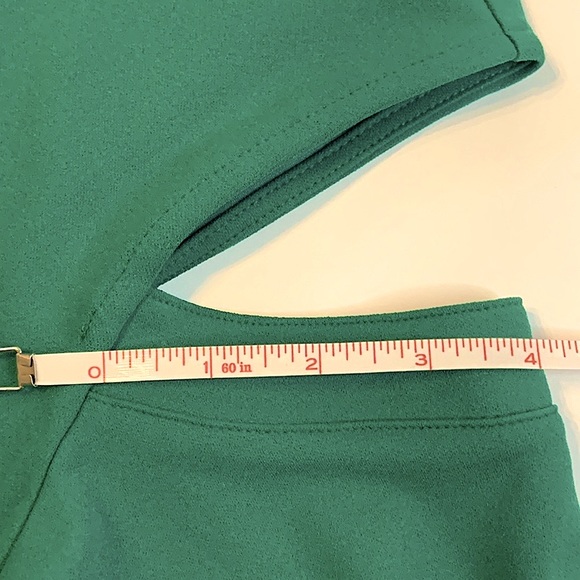 Ann Taylor - Green Cold Shoulder Blouse 🍀 - Picture 6 of 7